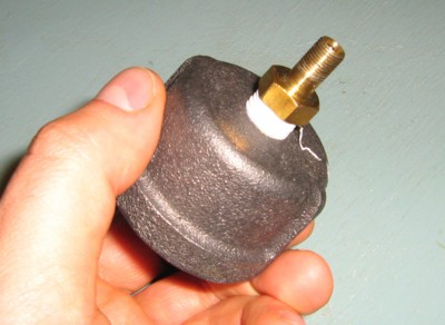 Fig. 2: Cap with valve for essential air-pressure test.