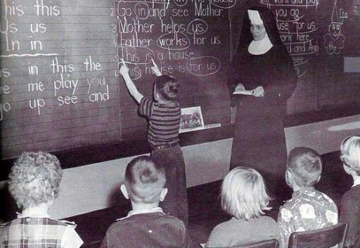Religieuse enseignant.