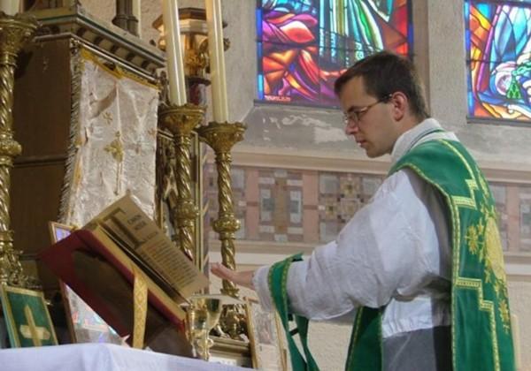 The first parish Priest of the FSSP in Quebec City, Fr. Guillaume Loddé.